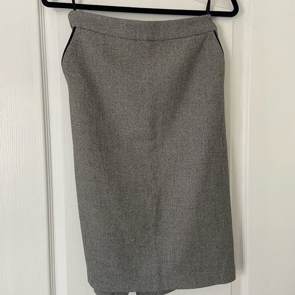 New Look Women’s Suit - Picture 3 of 3